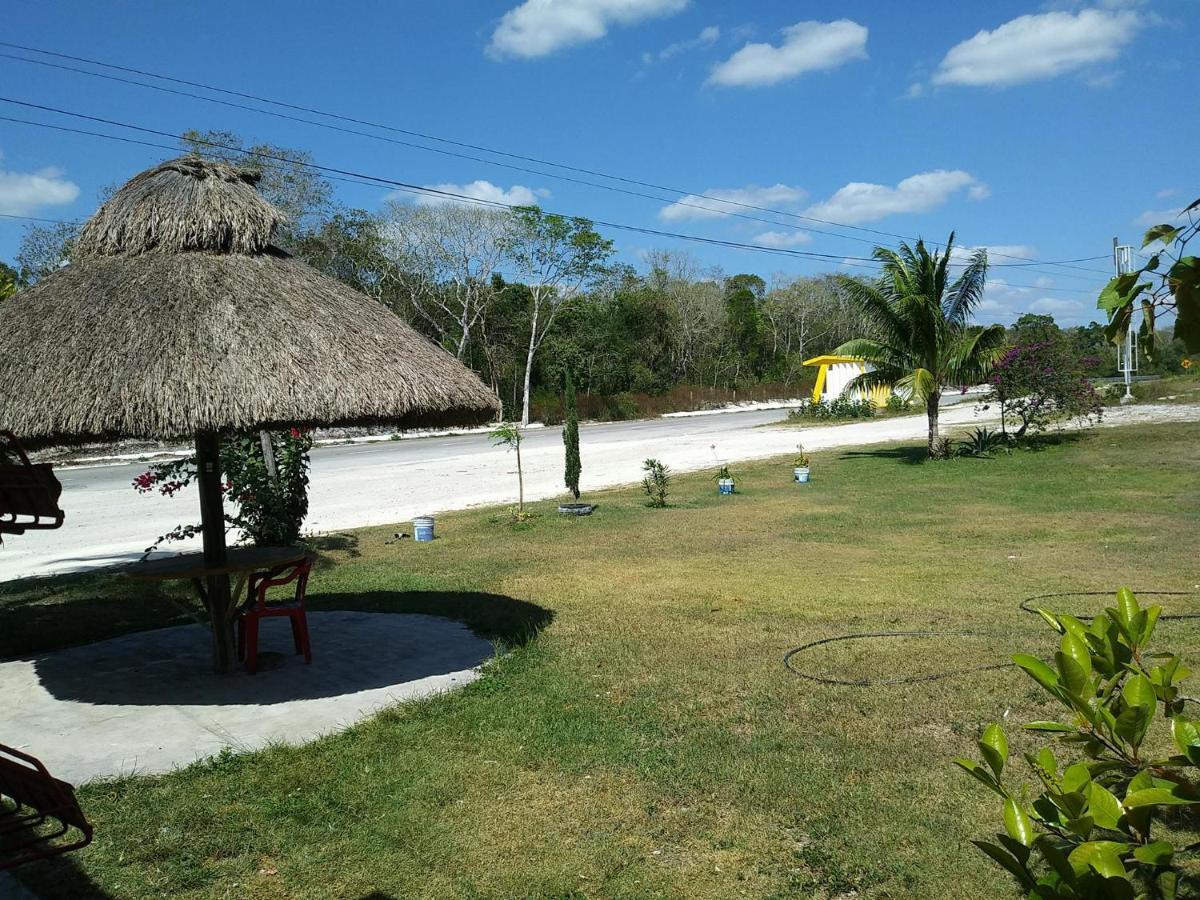 Hotel Templo Maya Xpujil Buitenkant foto